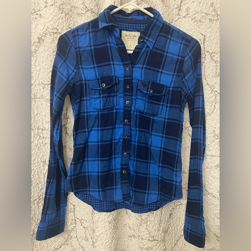 Abercrombie & Fitch Navy and Royal Blue Checkered Shirt Size XS